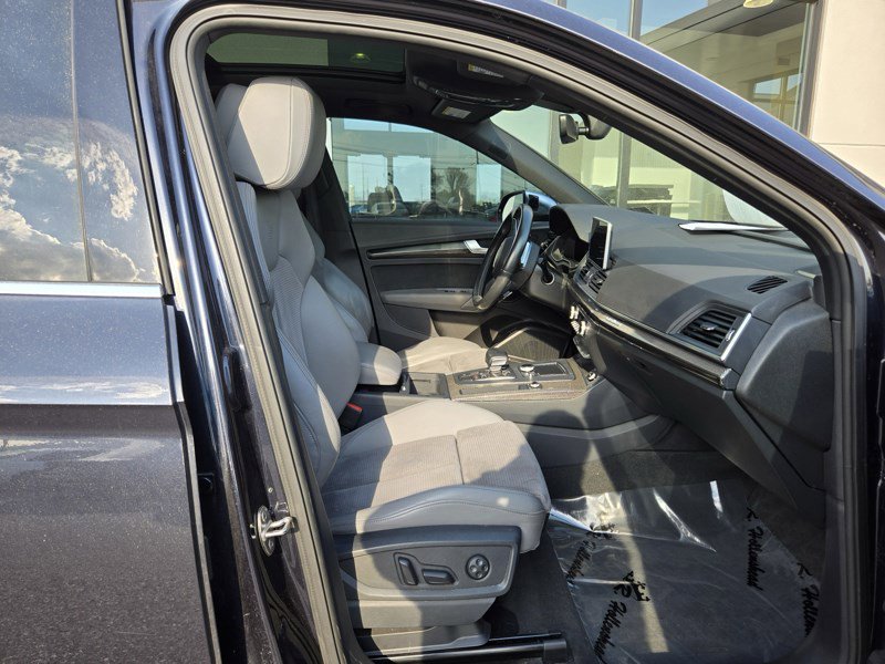 Used 2018 Audi SQ5 Prestige w/ Prestige Package image 9