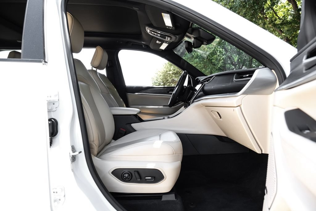 Used 2023 Jeep Grand Cherokee Limited RWD image 47