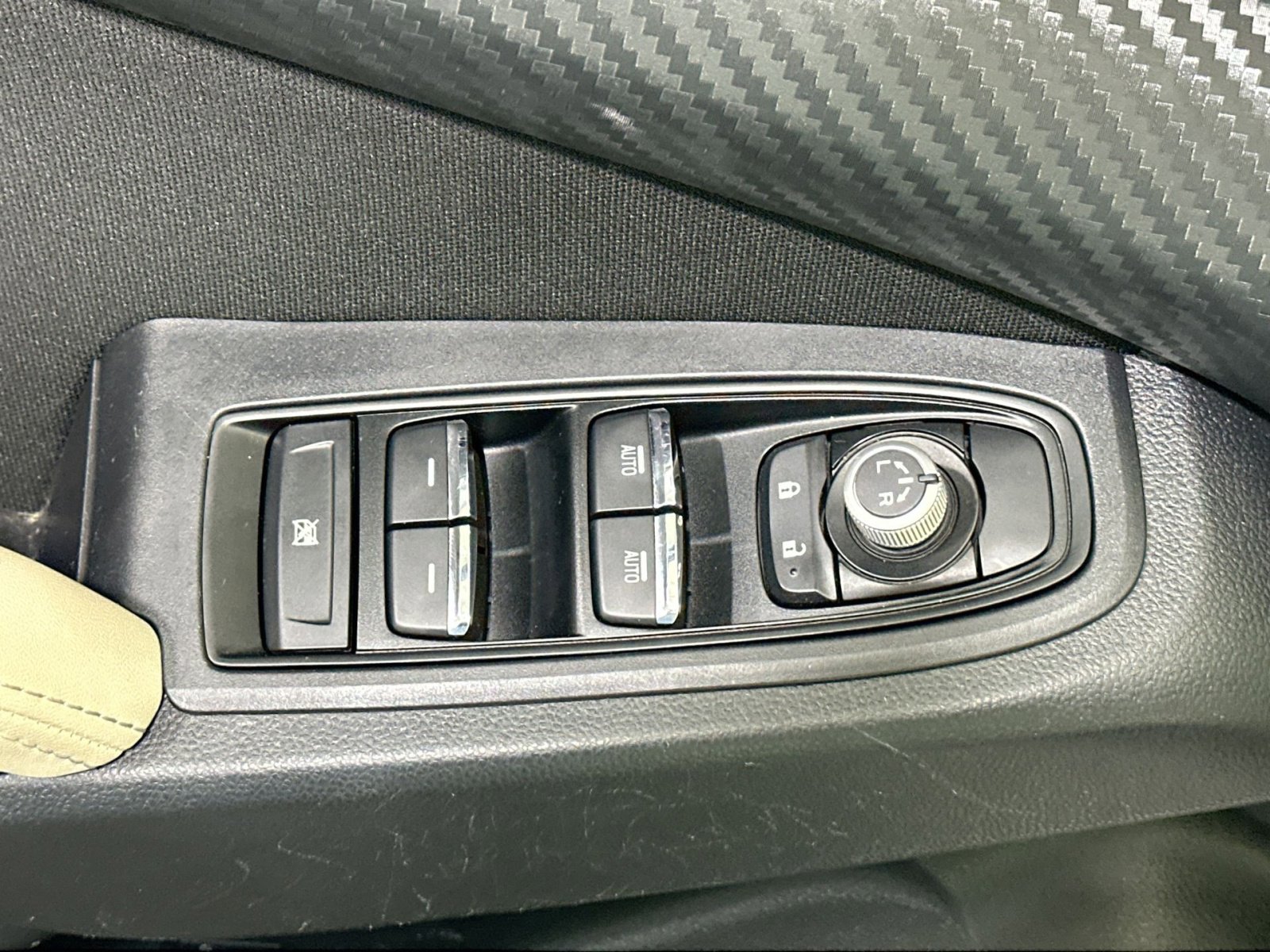 Used 2023 Subaru Ascent Premium w/ Convenience Package image 16