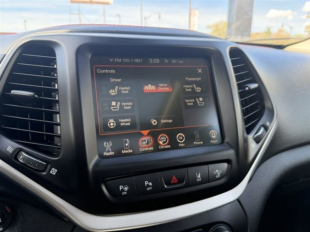Used 2015 Jeep Cherokee Trailhawk w/ Comfort/Convenience Group image 27