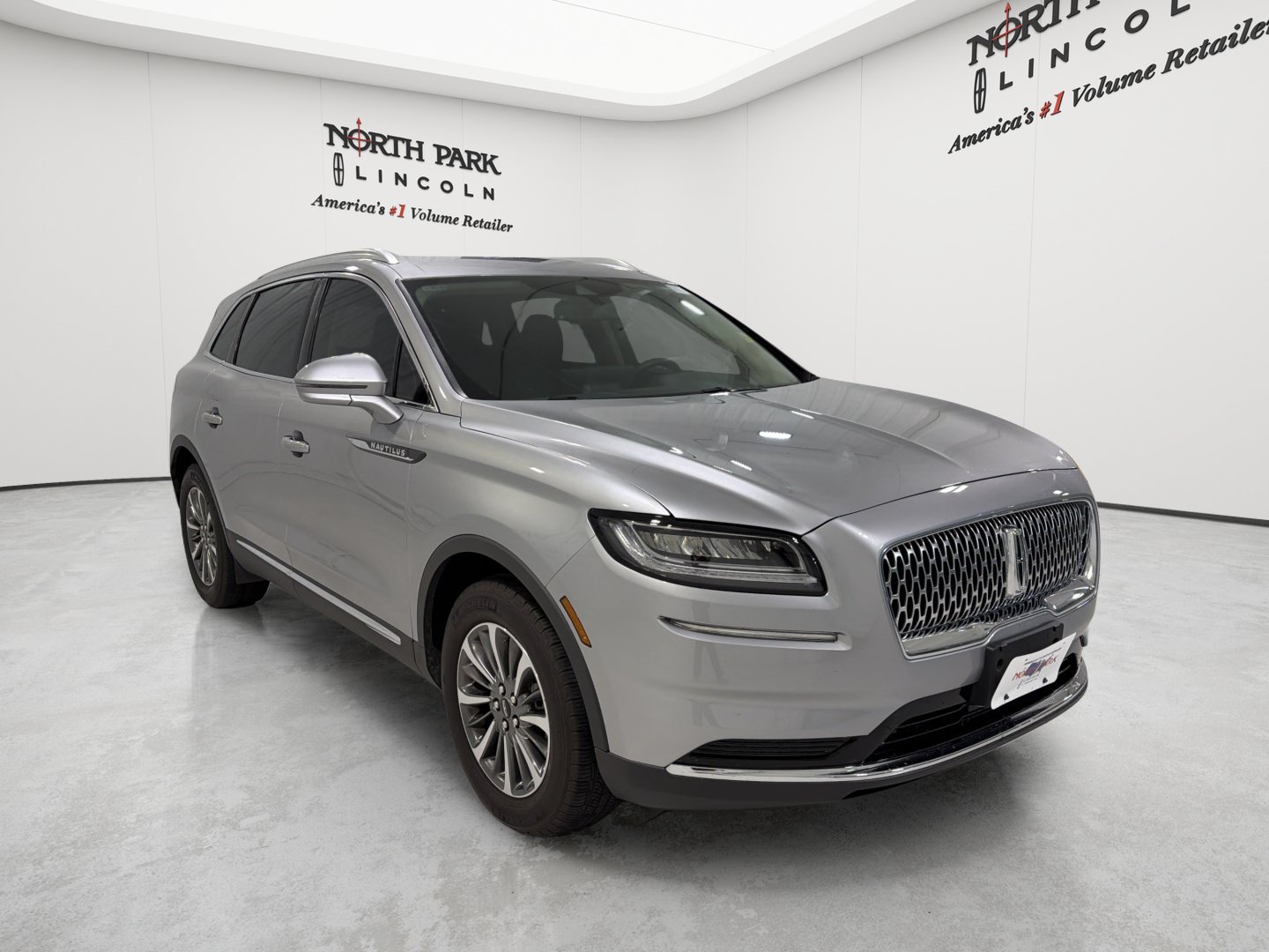 Used 2023 Lincoln Nautilus FWD w/ Premium Package image 7