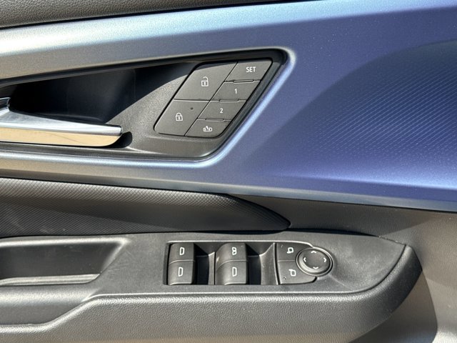 New 2025 Chevrolet Equinox EV LT w/ Convenience Package II image 16