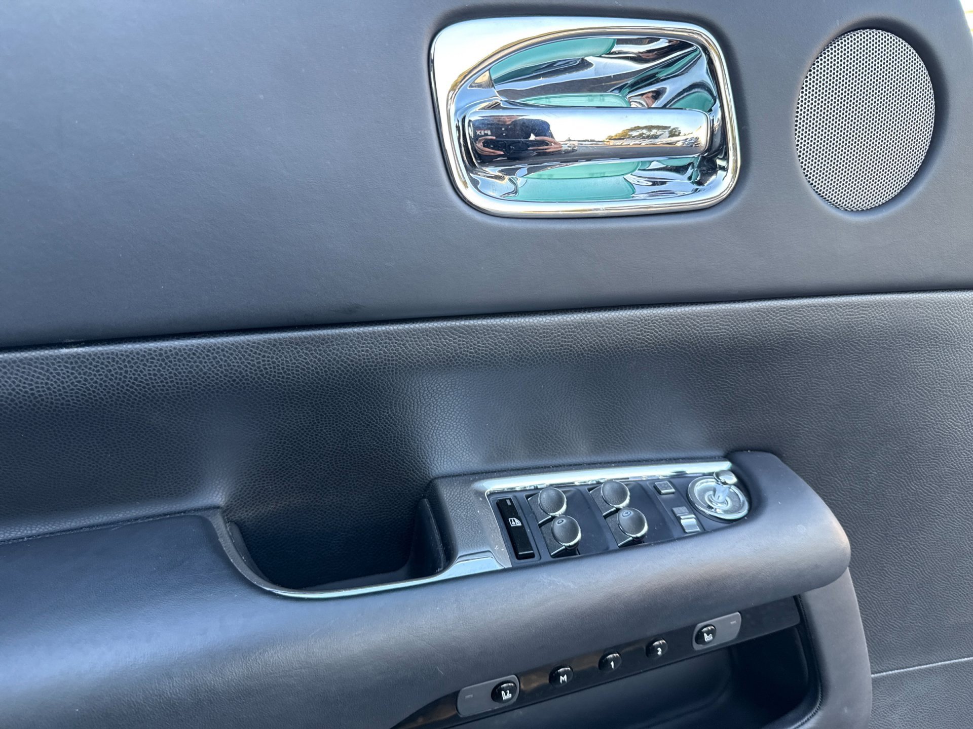Used 2020 Rolls-Royce Dawn image 11