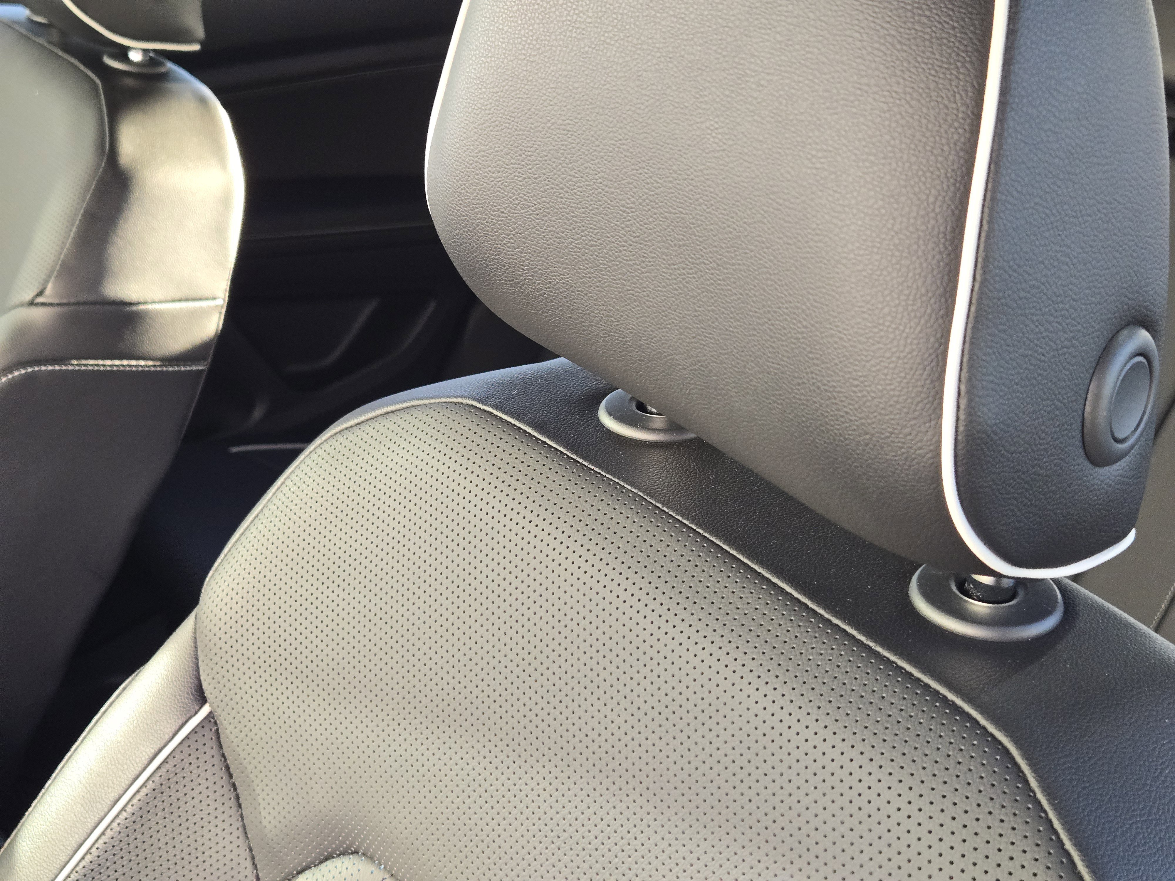 Used 2024 Volkswagen Atlas Cross Sport SEL Premium R-Line image 18