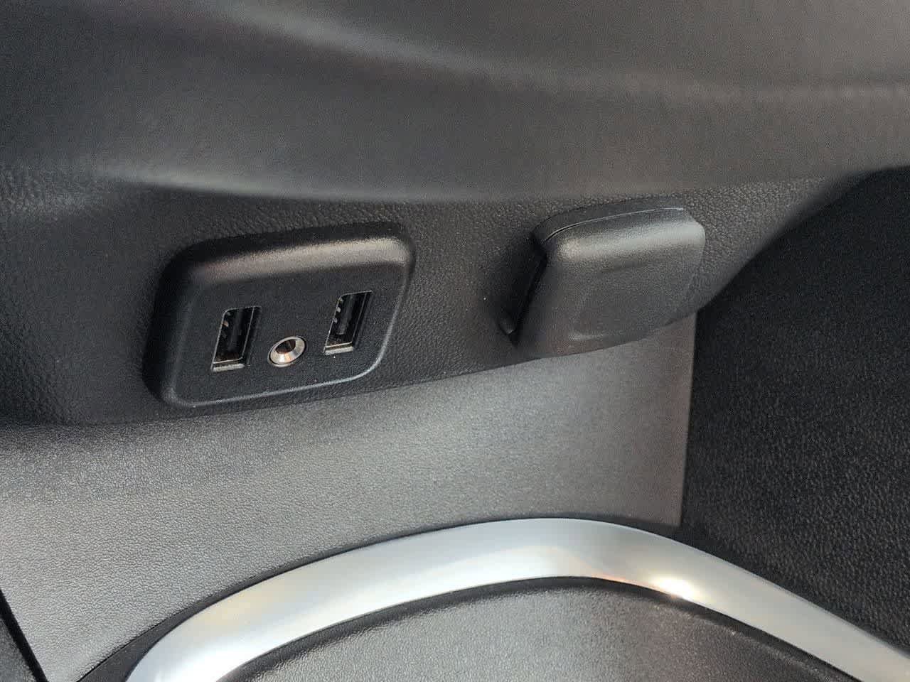 Used 2017 Chevrolet Malibu Premier FWD image 31