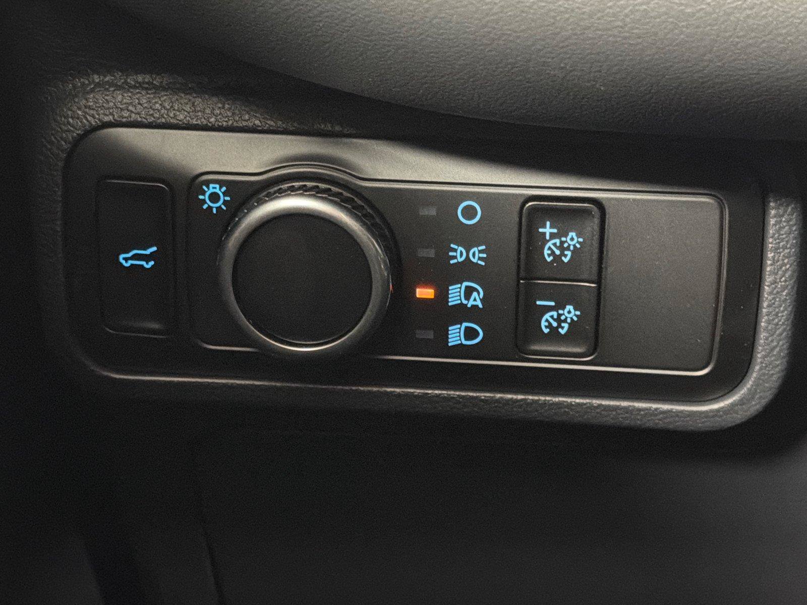 Used 2025 Ford Explorer Active RWD image 30