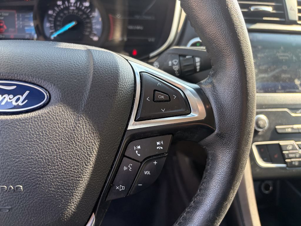 Used 2020 Ford Fusion SEL FWD image 17