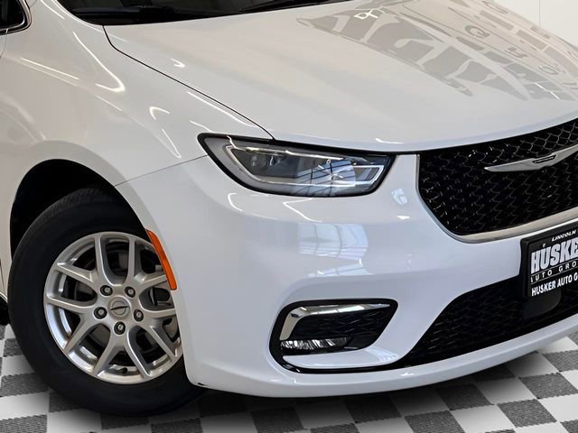 Used 2024 Chrysler Pacifica Touring-L image 38