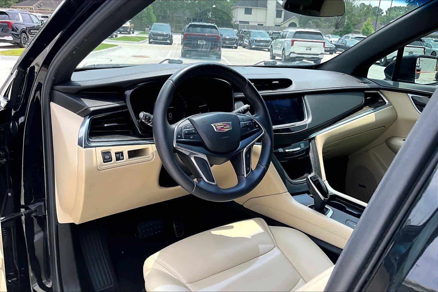 Used 2018 Cadillac XT5 FWD image 16