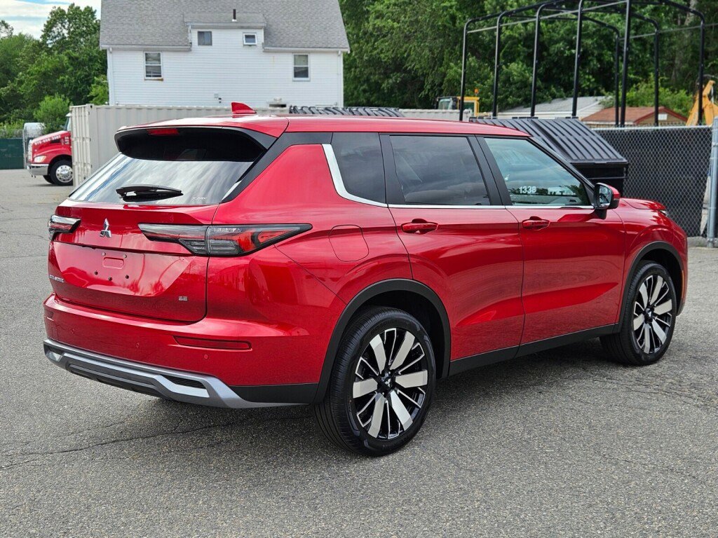 New 2025 Mitsubishi Outlander SE image 5