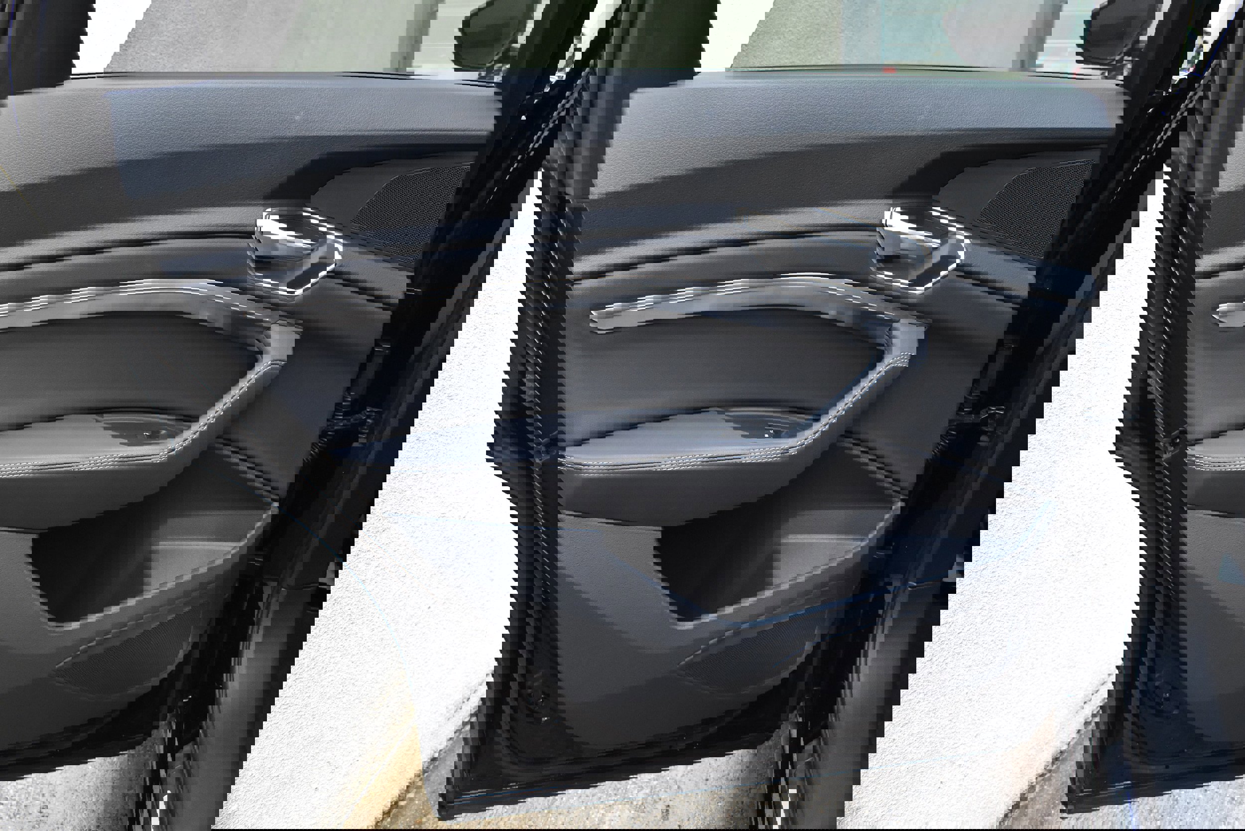 Used 2021 Audi e-tron Premium w/ Convenience Plus Package image 27