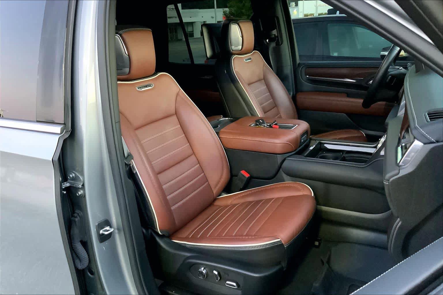 Used 2023 GMC Yukon Denali Ultimate AWD/4WD image 9