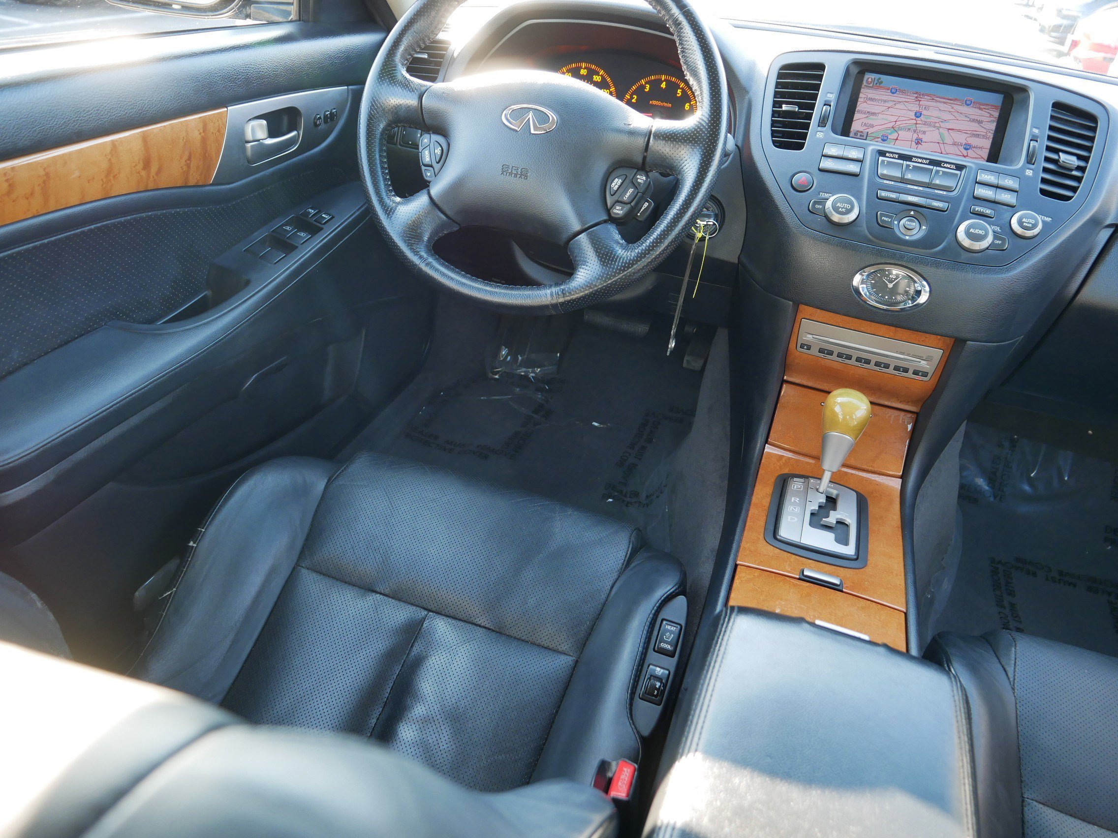 Used 2004 INFINITI M45 w/ Technology Pkg image 9