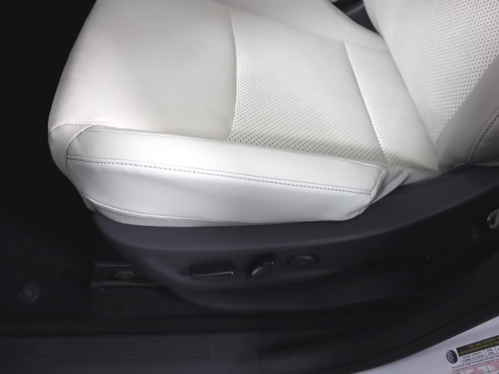 Certified 2023 Nissan Ariya FWD image 18