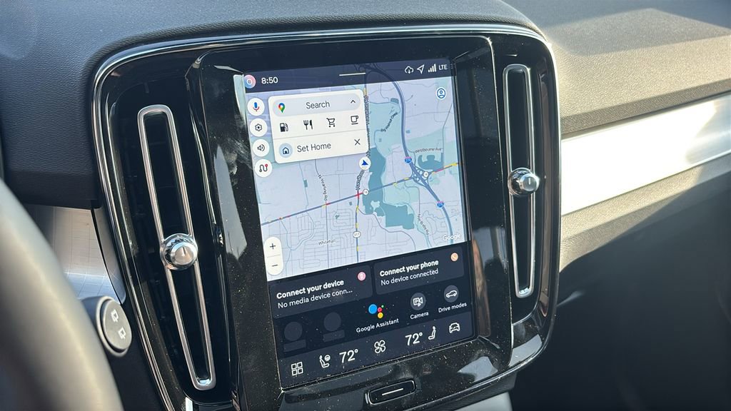 New 2026 Volvo XC40 B5 Ultra w/ Protection Package Premier image 18