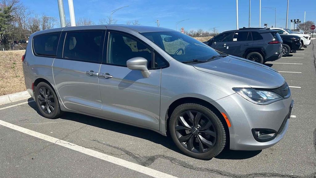 Used 2020 Chrysler Pacifica Touring w/ S Appearance Package