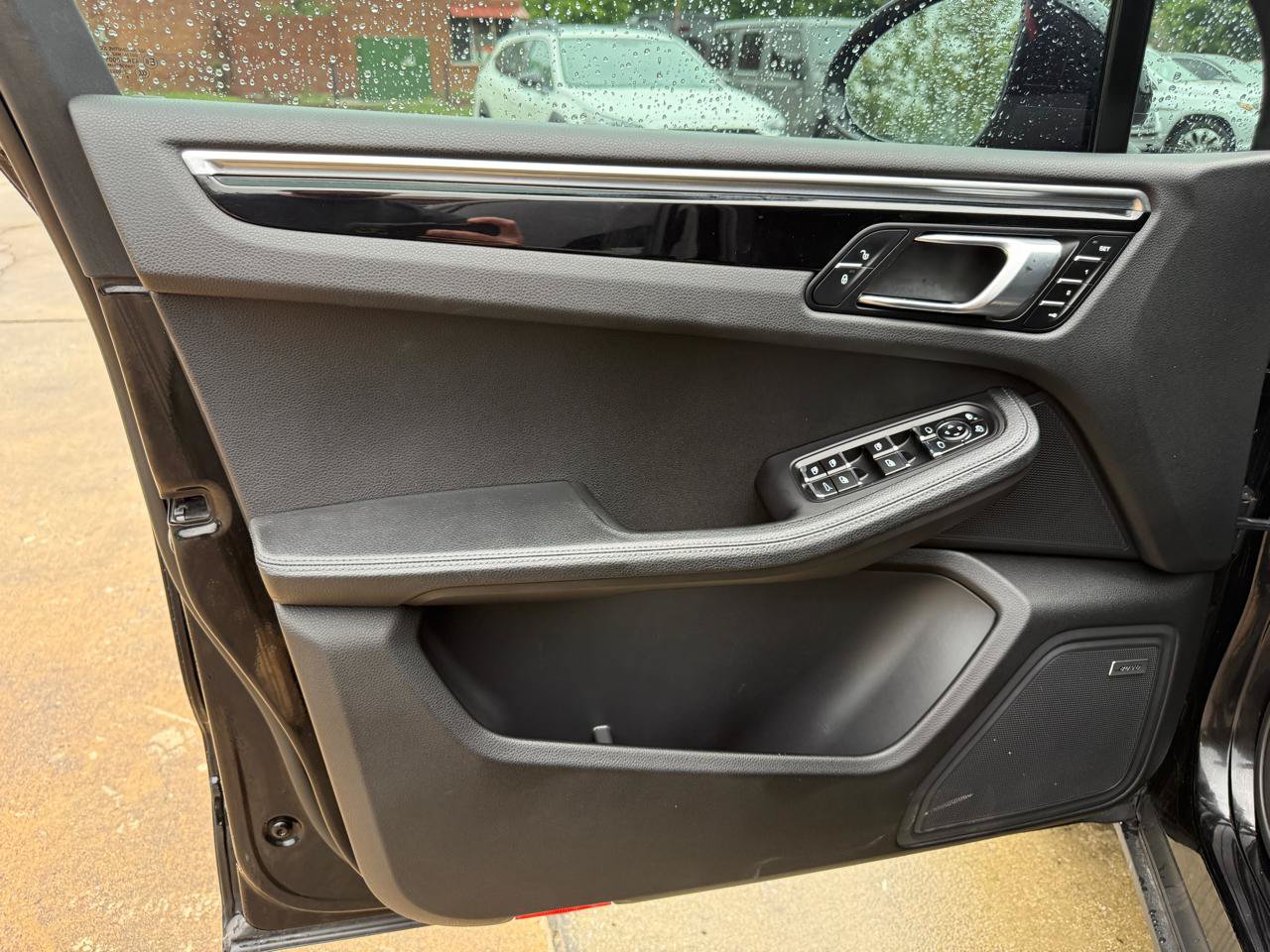 Used 2018 Porsche Macan AWD/4WD image 12