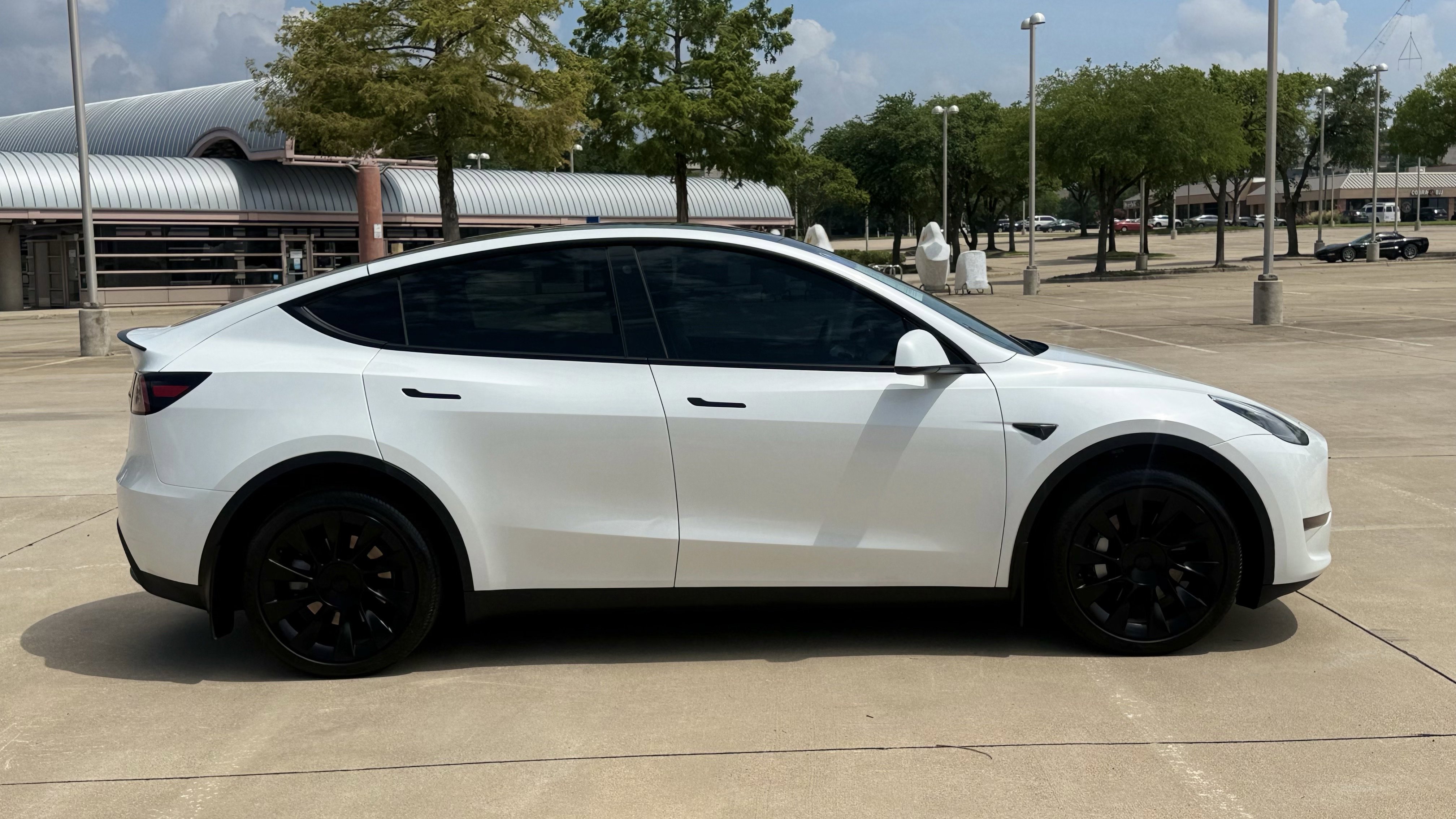 Used 2023 Tesla Model Y Long Range AWD/4WD image 11
