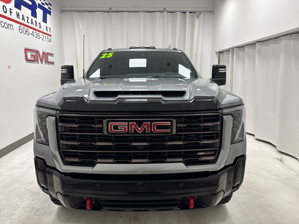 Used 2025 GMC Sierra 2500 AT4X image 2