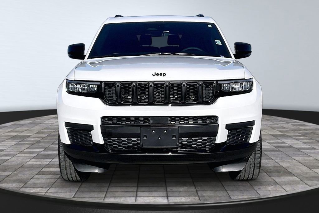 Used 2025 Jeep Grand Cherokee L Altitude image 3