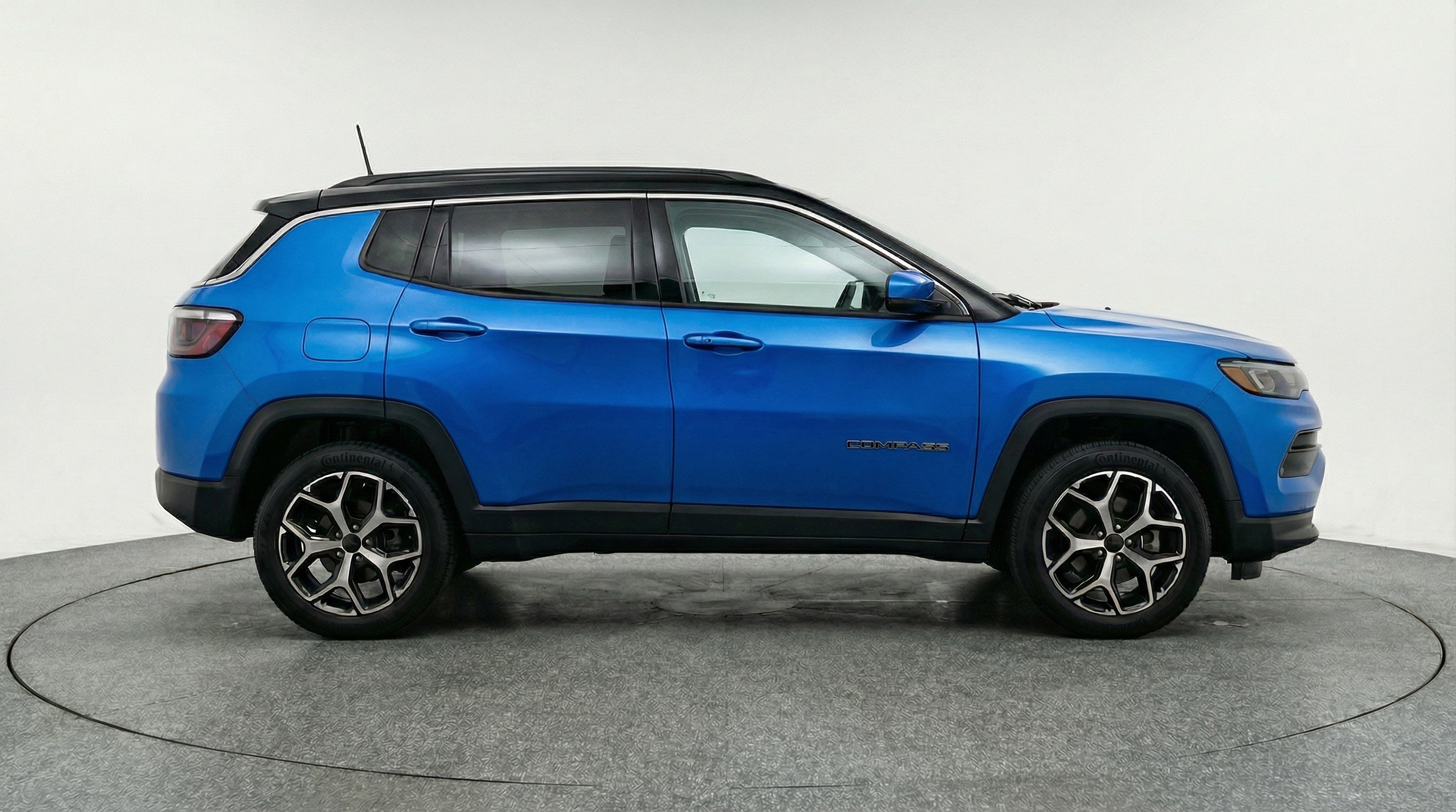 Used 2025 Jeep Compass Limited image 11