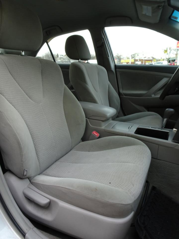 Used 2011 Toyota Camry LE FWD image 12