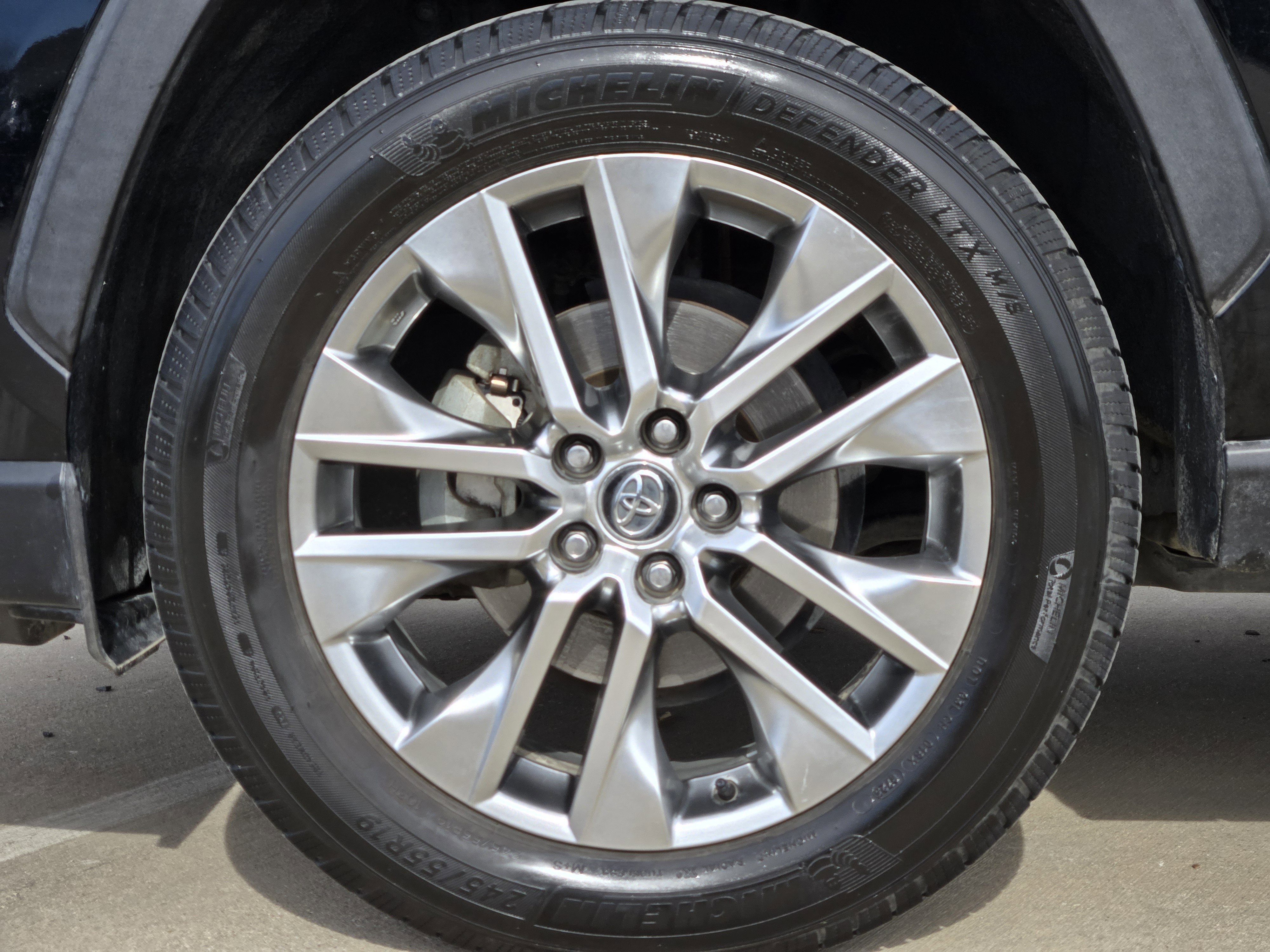 Used 2020 Toyota RAV4 XLE Premium image 16