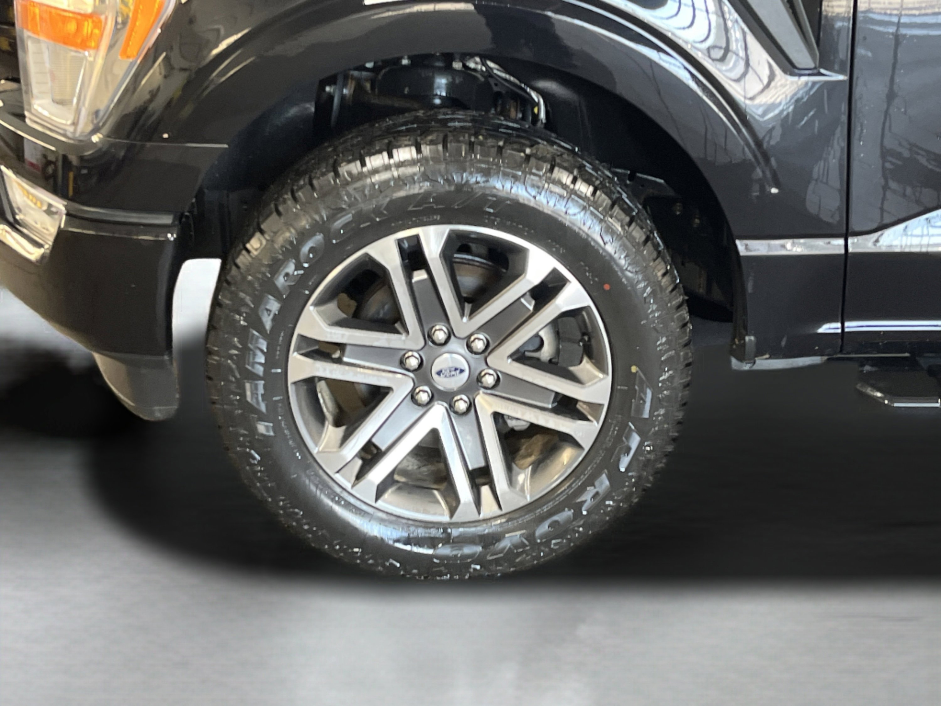 Used 2021 Ford F150 XL w/ STX Appearance Package AWD/4WD image 9