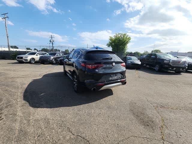 Used 2021 Alfa Romeo Stelvio Ti AWD/4WD image 17