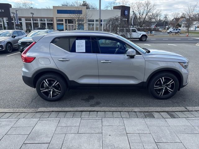 Used 2025 Volvo XC40 B5 Core image 6