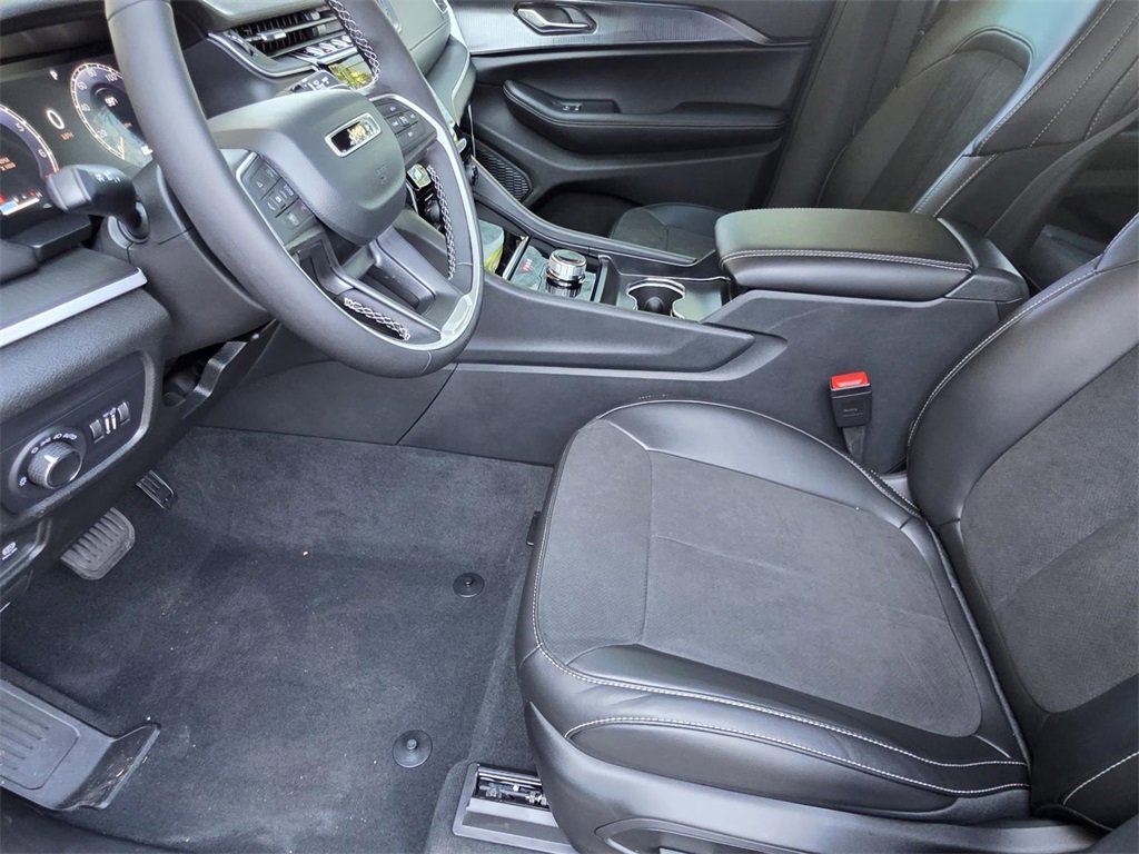 New 2025 Jeep Grand Cherokee L Altitude image 6