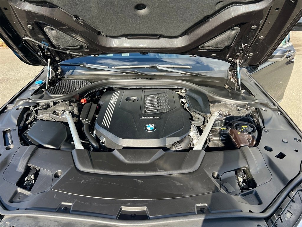 Used 2022 BMW 740i image 14