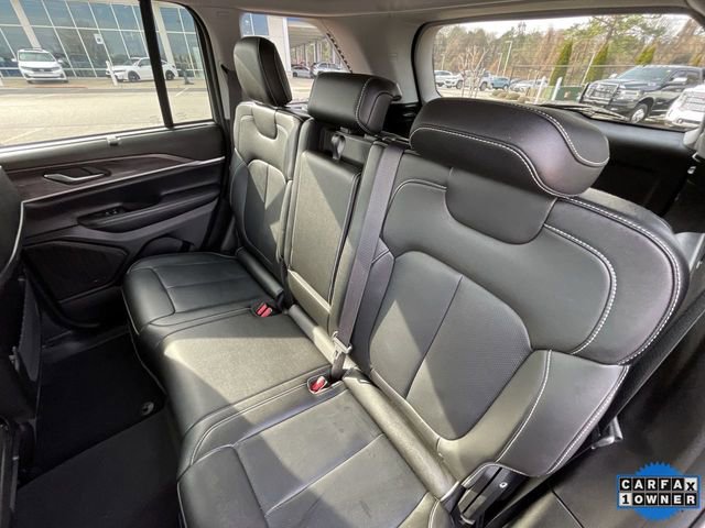 Used 2023 Jeep Grand Cherokee Limited w/ Luxury Tech Group II image 17