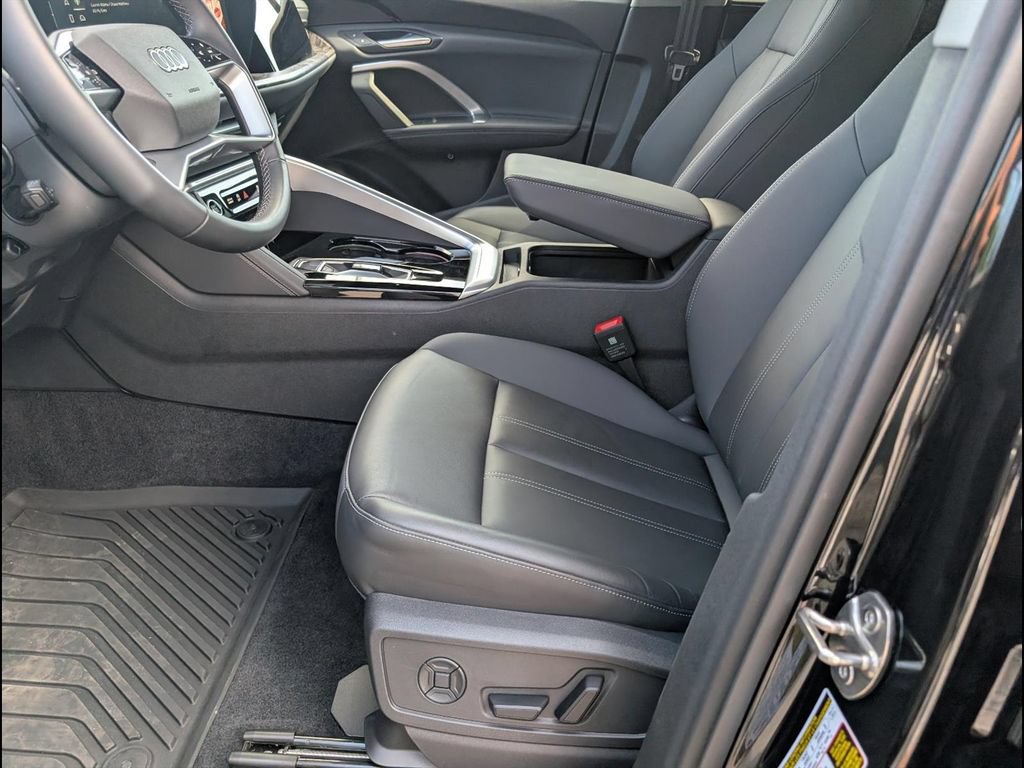 Certified 2025 Audi Q5 Premium AWD/4WD image 10