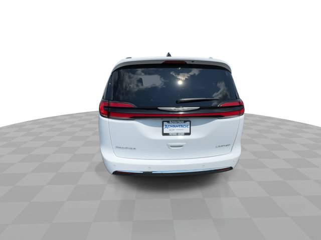 Used 2023 Chrysler Pacifica Limited FWD image 7