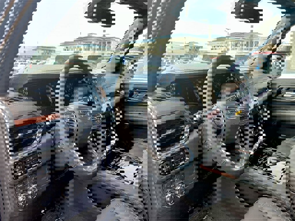 New 2025 GMC Yukon XL Denali w/ Sun & Power Step Package image 10