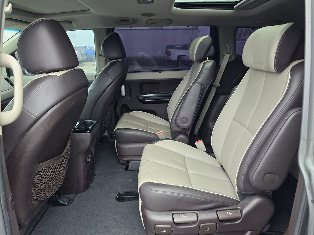 Used 2015 Kia Sedona SX Limited image 16