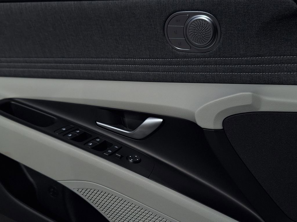 New 2026 Hyundai Elantra Limited image 9