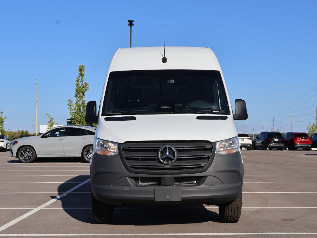 Used 2025 Mercedes-Benz Sprinter 2500 image 2