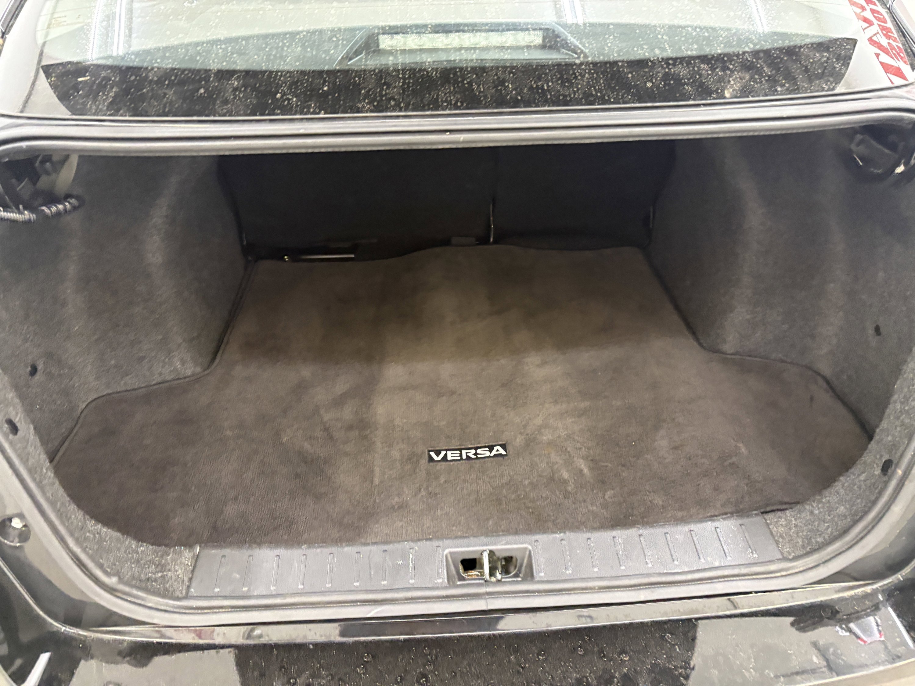 Used 2023 Nissan Versa SV image 9