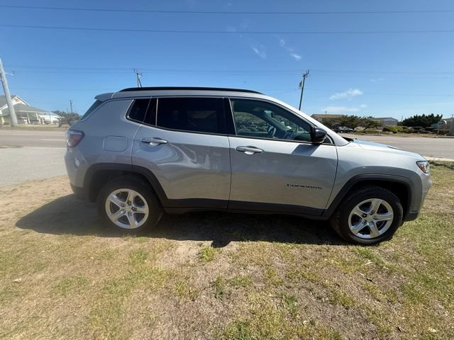 Used 2024 Jeep Compass Latitude w/ Convenience Group AWD/4WD image 8