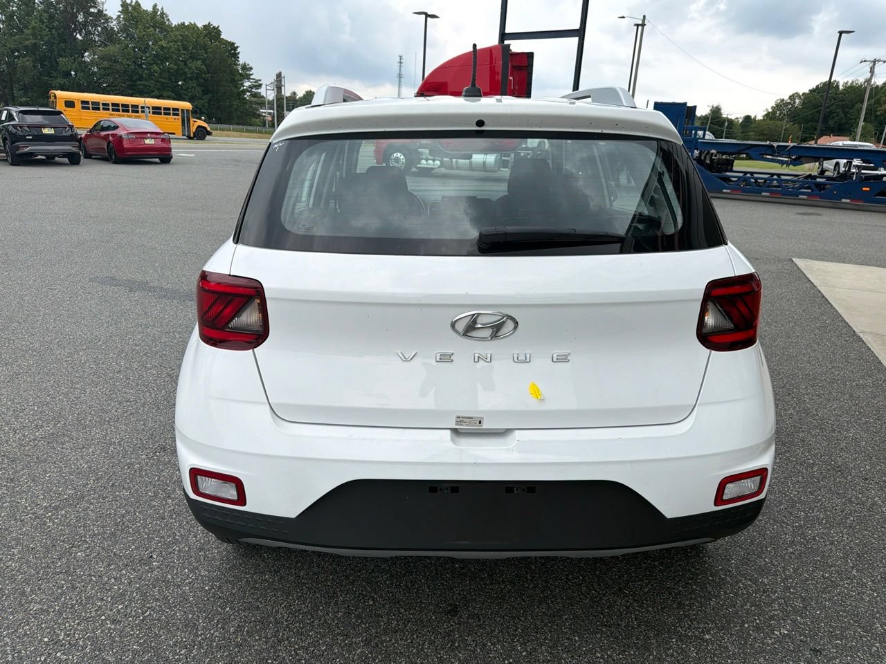 Used 2025 Hyundai Venue SEL FWD image 8