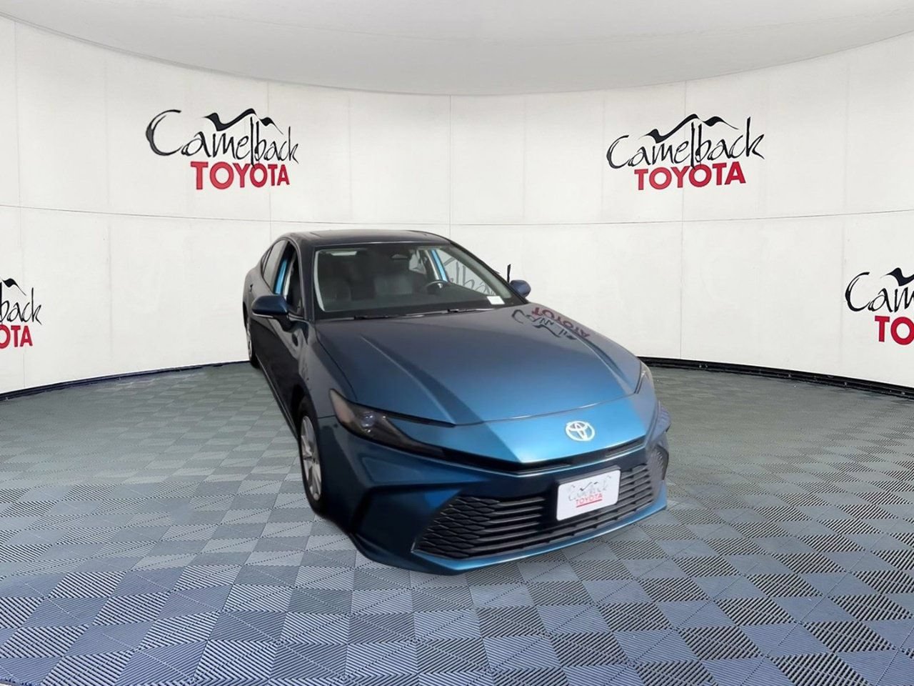 Used 2025 Toyota Camry LE w/ Convenience Package FWD image 4