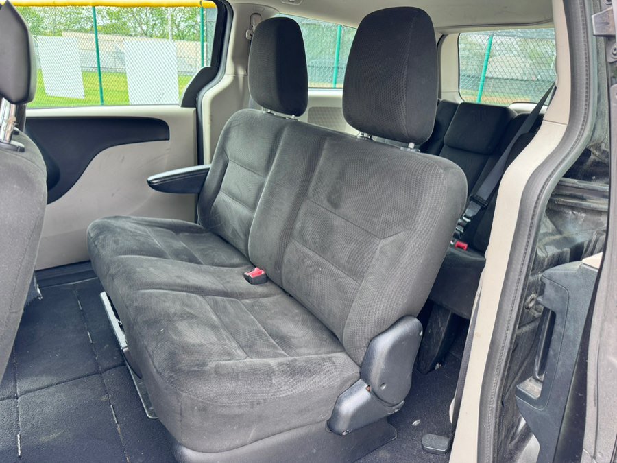 Used 2015 Dodge Grand Caravan American Value Package w/ UConnect Hands-Free Group FWD image 10