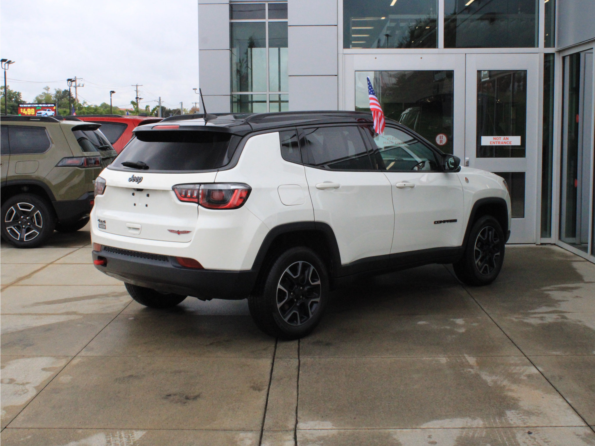 Used 2018 Jeep Compass Trailhawk w/ Cold Weather Group AWD/4WD image 6