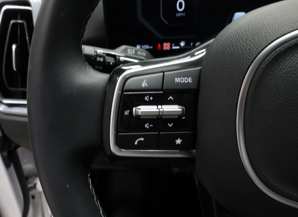 Used 2025 Kia Sorento SX image 26