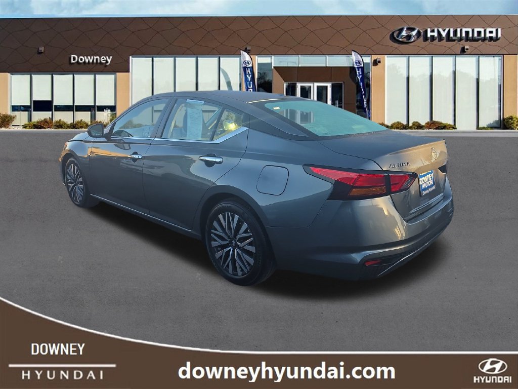 Used 2025 Nissan Altima 2.5 SV FWD image 3