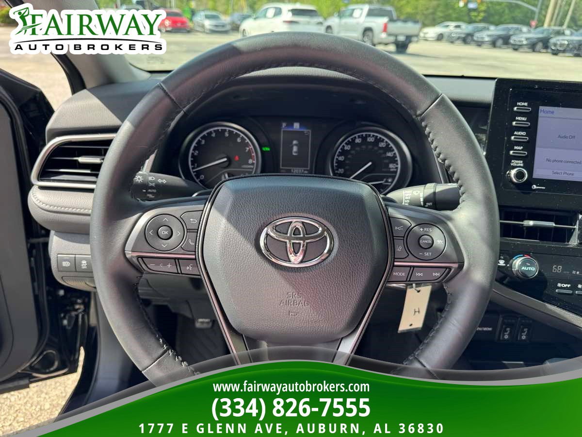 Used 2024 Toyota Camry SE image 18