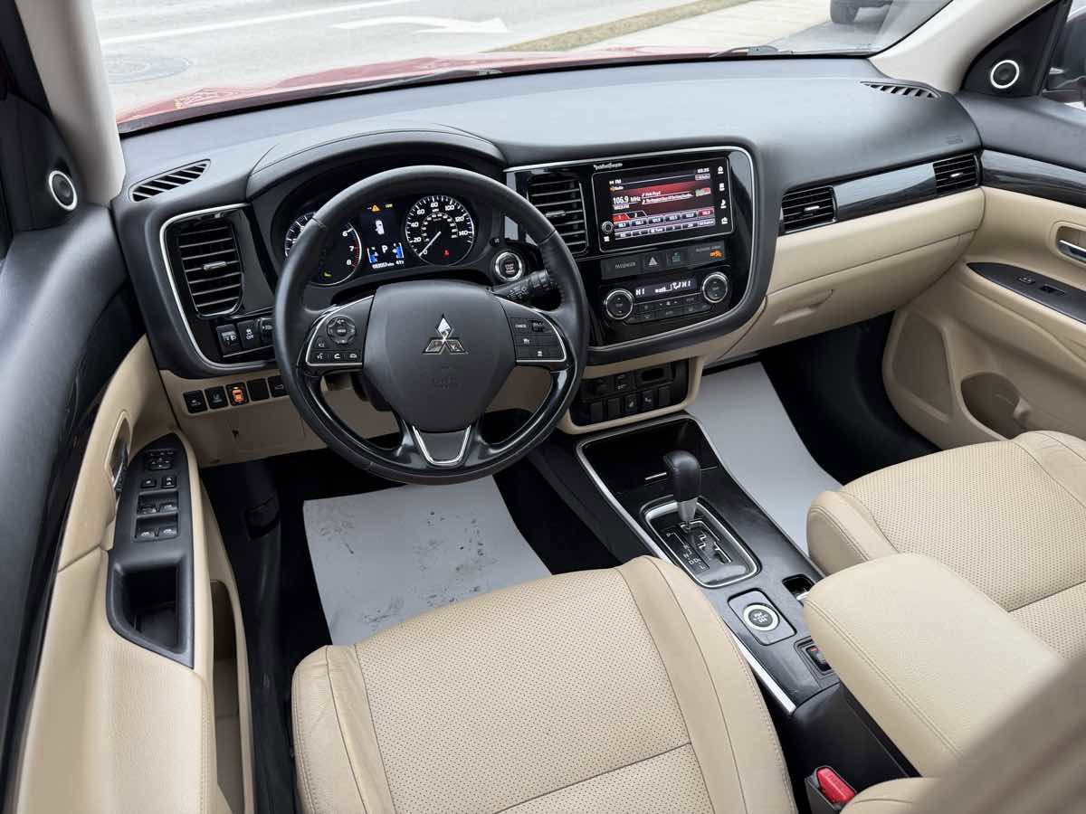 Used 2018 Mitsubishi Outlander SEL image 12