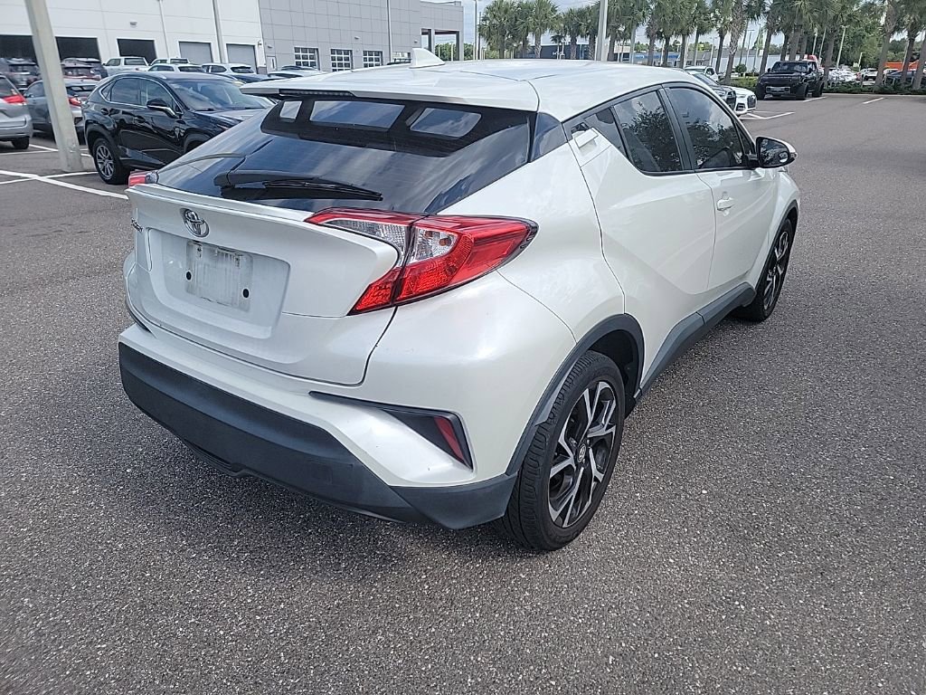 Used 2018 Toyota C-HR XLE FWD image 3